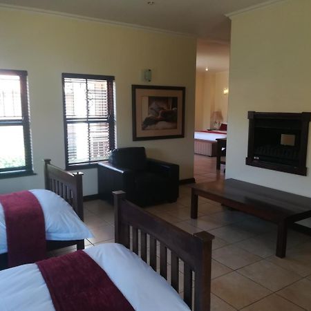 Moon And Sixpence Garden Guest House 穆德斯蒂夫 外观 照片