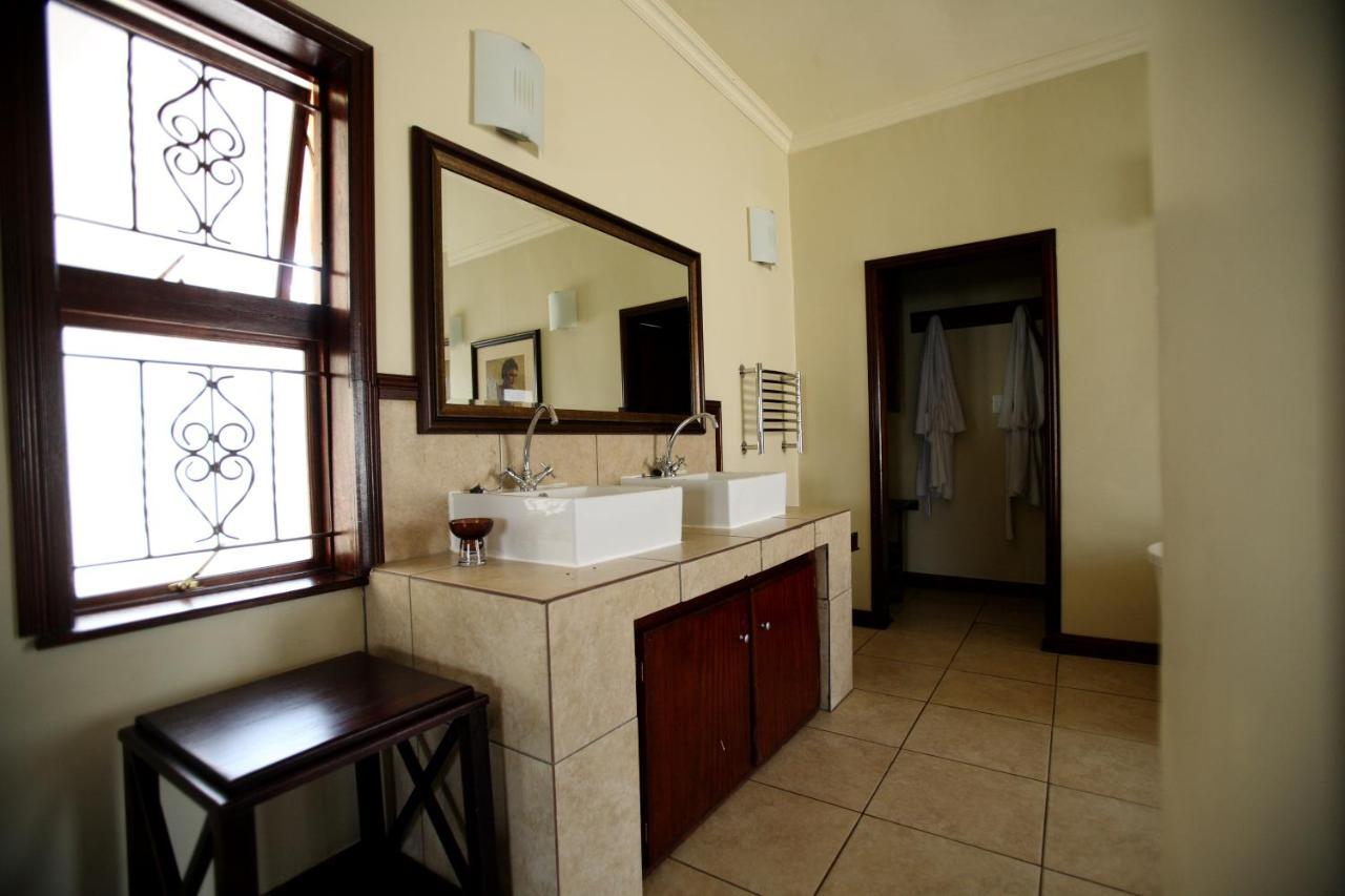 Moon And Sixpence Garden Guest House 穆德斯蒂夫 外观 照片