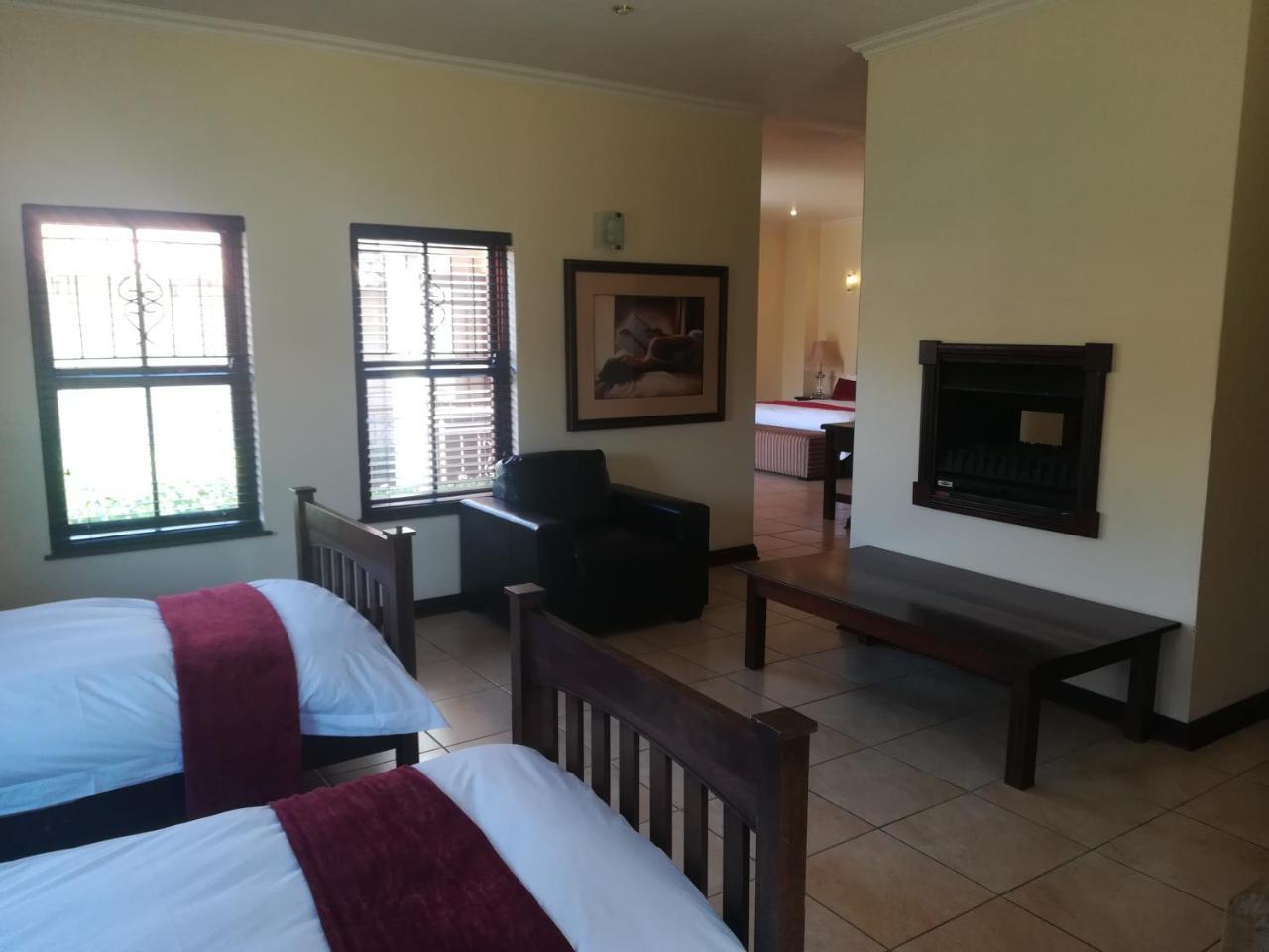 Moon And Sixpence Garden Guest House 穆德斯蒂夫 外观 照片