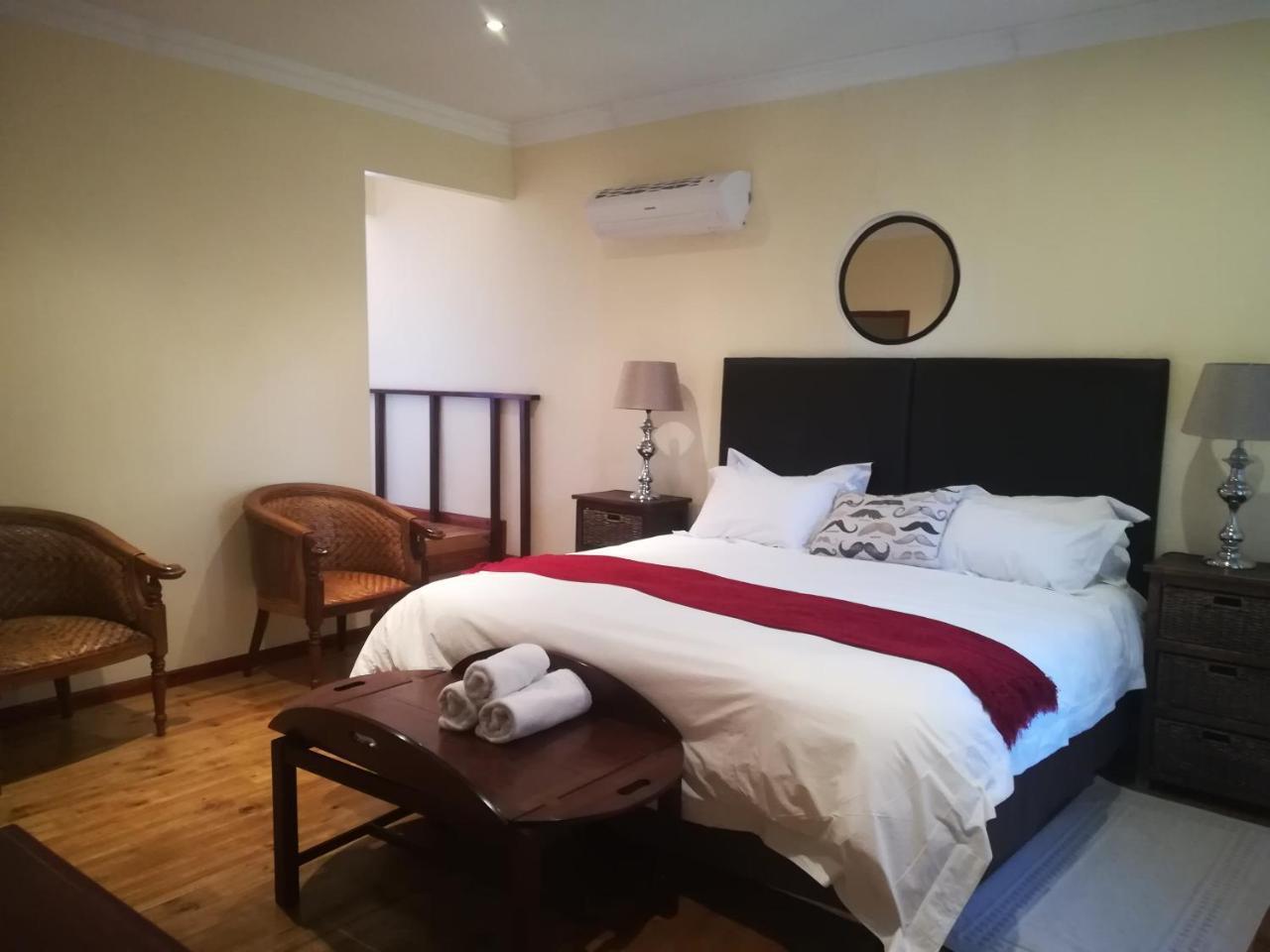 Moon And Sixpence Garden Guest House 穆德斯蒂夫 外观 照片