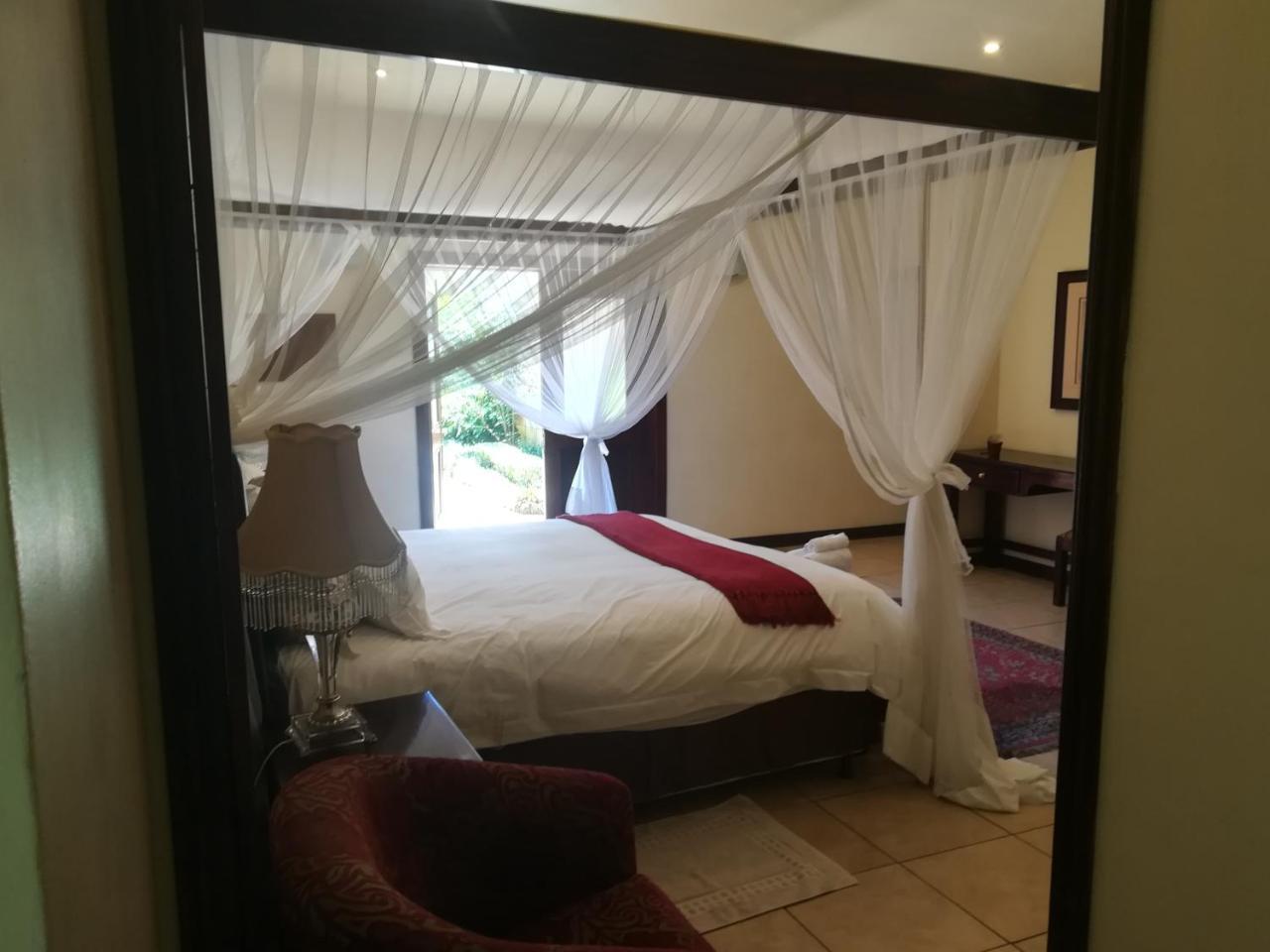 Moon And Sixpence Garden Guest House 穆德斯蒂夫 外观 照片