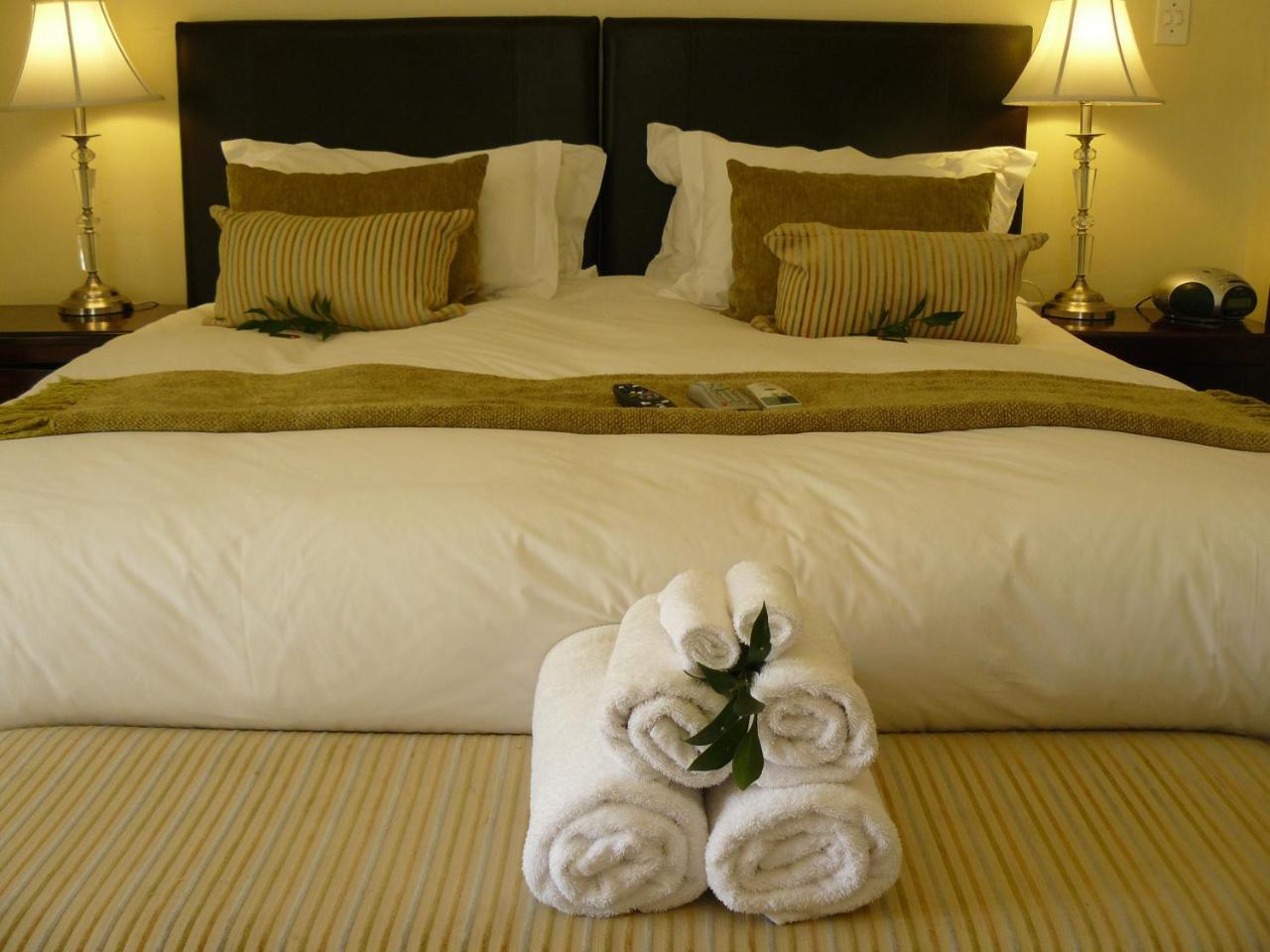 Moon And Sixpence Garden Guest House 穆德斯蒂夫 外观 照片