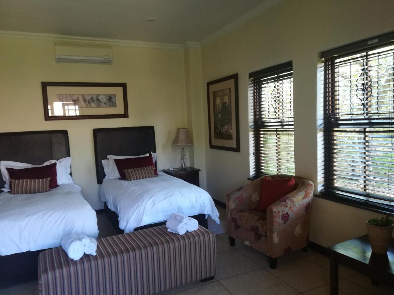 Moon And Sixpence Garden Guest House 穆德斯蒂夫 外观 照片