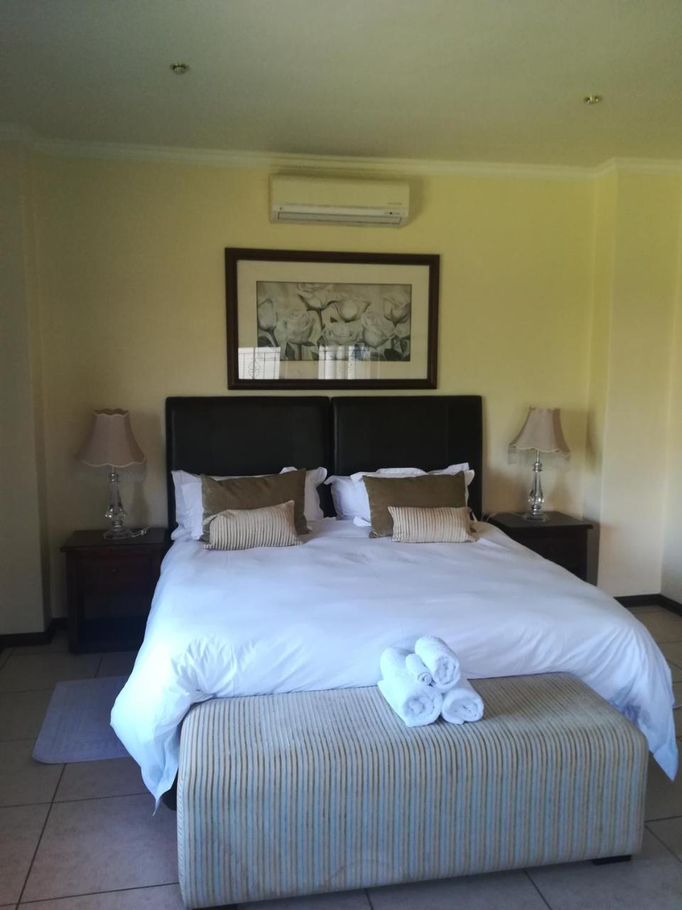 Moon And Sixpence Garden Guest House 穆德斯蒂夫 客房 照片